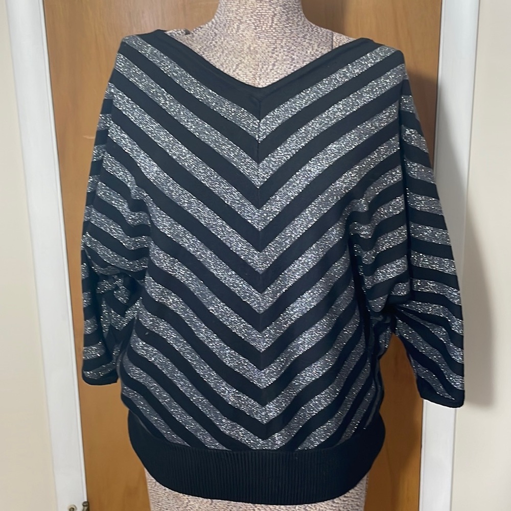 Carmen Marc Valvo Womens Large Dolman Sleeve Black and Metallic Silver